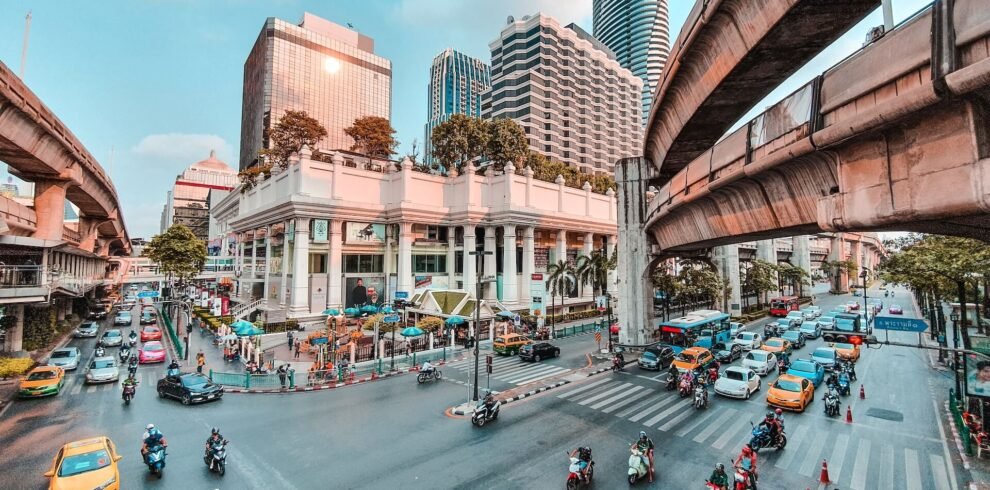 Bangkok by Night: Temples, Markets and Food